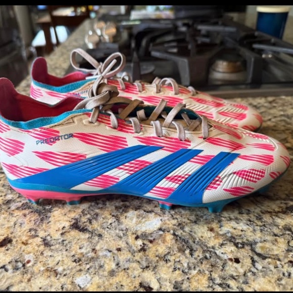 Men’s soccer cleats - Picture 3 of 3
